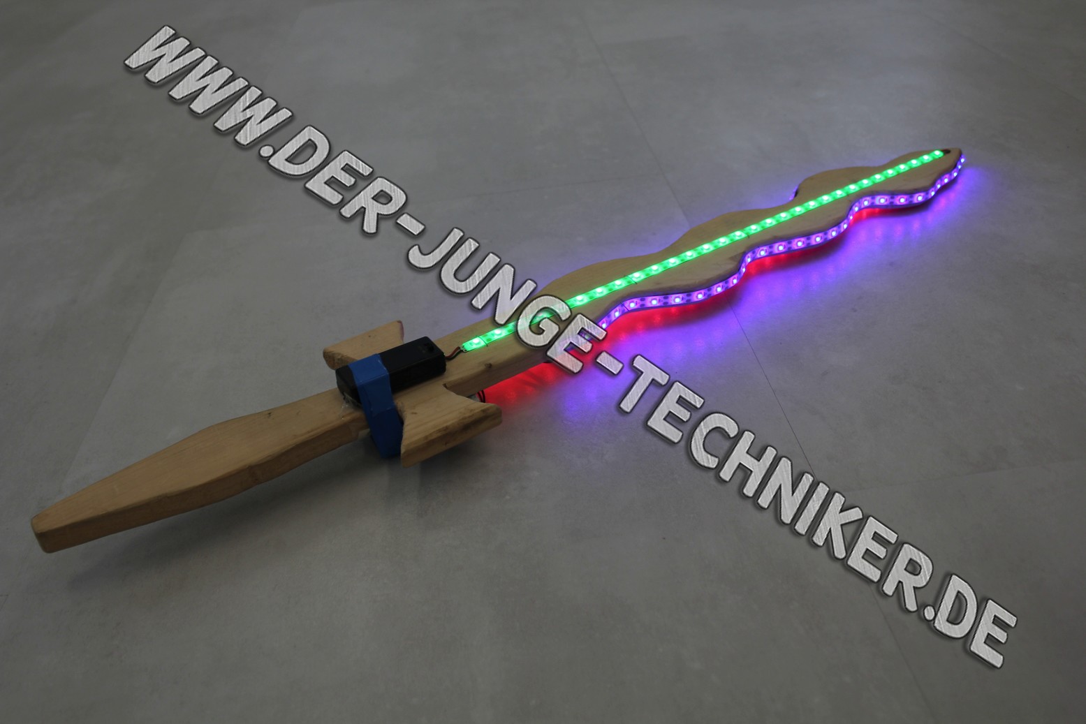 leuchtende Holzschwert